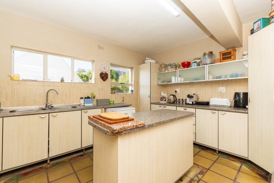 7 Bedroom Property for Sale in Middedorp Western Cape